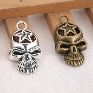 Colgante de calavera con recorte de estrella 3D de aleación de zinc en bronce plateado antiguo para detalles de chalecos de motociclista - Product Image 1