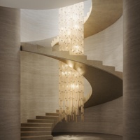 Grand et rare lustre d'escalier de 9.6 mètres de Murano sur mesure pour projet d'hôtel entrée à haut plafond