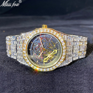 Montre de luxe pour hommes avec logo personnalisé, quartz haut de gamme, acier inoxydable, entièrement sertie de strass, montre de luxe pour hommes avec diamants incrustés - Product Image 2