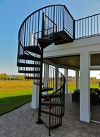 Escalier extérieur en colimaçon en acier au carbone durable avec main courante ronde, stable et sûr
