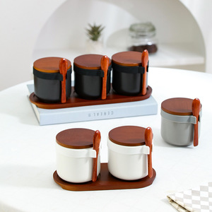 Juego de Utensilios de Cocina de Diseño Real Europeo, Recipiente para Condimentos, Tarro de Cerámica para Sal, Pimienta y Especias con Tapa y Bandeja - Product Image 4