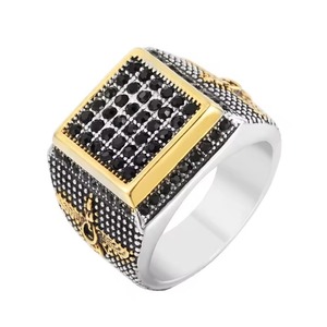 ZhuQian Großhandel Vergoldeter Edelstahl Zirkon-Cluster Herren Quadratische Ringe <span class=keywords><strong>Retro</strong></span> Adler Seitenanschauender Dominanter Persönlichkeitsring - Product Image 3