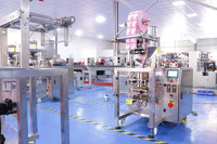 Machine d'emballage verticale de petits sacs pour poudre de café poudre alimentaire vêtements PLC machine de remplissage de petits sacs de sachets en papier en plastique