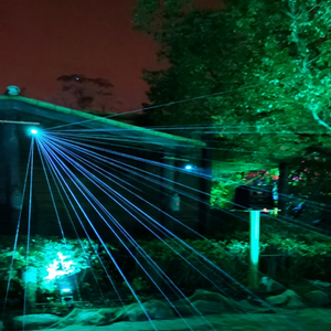 Projecteur de spectacle laser programmable pour les lieux de concerts, les mariages, les parcs à thème, les places de ville et les projets scéniques - Product Image 1