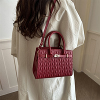 Sac bandoulière carré pour femme, petit format, style décontracté et tendance, texture raffinée, couleur unie, design étranger
