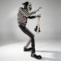 Clown animatronique grandeur nature tenant une poupée, accessoire d'Halloween, décoration électrique mobile effrayante pour maison hantée, parc à thème