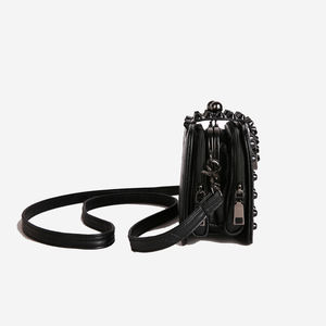 Sac à main carré portable en PU et polyester pour femme, avec rivets géométriques personnalisés, durable, collection 2025, haute couture transfrontalière - Product Image 3