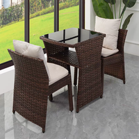 Ensemble bistro patio peu encombrant avec table en verre trempé chaise rembourrée en osier pour mobilier de jardin extérieur ou utilisation en entrepôt