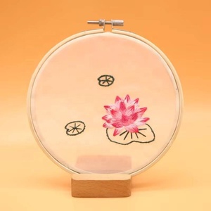 ชุดเย็บปักถักร้อย DIY สำหรับมือใหม่ ลายดอกไม้ งานฝีมือทำเอง ตกแต่งบ้านด้วยผ้าฝ้าย - Product Image 5