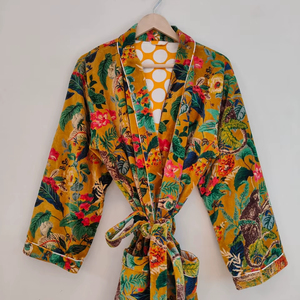 ชุดกิโมโนกำมะหยี่สำหรับผู้หญิง ลายสัตว์ป่า คอวี แขนยาวเต็มตัว แฟชั่นลำลองสำหรับฤดูหนาว ซักเครื่องได้ - Product Image 1