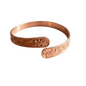 Brazalete Abierto Magnético con Grabado de Flor de Cardo en Cobre Puro, Joyería Metálica de Moda con Diseño Exquisito - Product Image 1