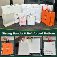 Sac cadeau en carton blanc Allwin Packfactory avec poignée en ruban, logo personnalisé, sac de shopping de luxe laminé haute brillance