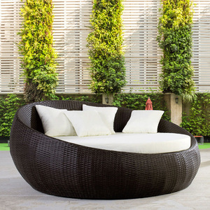 Lit <span class=keywords><strong>de</strong></span> repos d'extérieur moderne <span class=keywords><strong>en</strong></span> rotin plastique, style nordique, avec auvent - Canapé nid d'oiseau pour cour, plage, balcon, piscine - Product Image 1