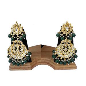 Boucles d'oreilles pendantes classiques et tendance avec un travail de perles élégant et une base en alliage robuste pour les tenues de mariée et les événements festifs - Product Image 4