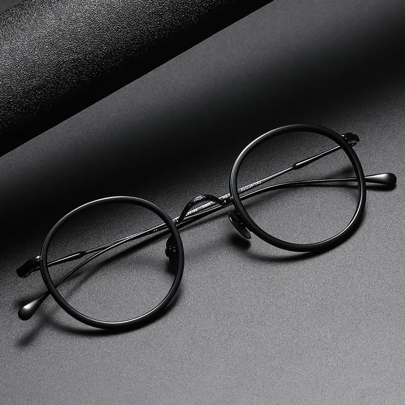 2022 New High Quality Japanese Design Classic Men's Ultra Light Titanium Optical Frame Retro Round Pure Titanium Glasses Frame