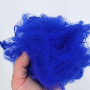 ใยโพลีเอสเตอร์รีไซเคิลแบบกลวงเคลือบซิลิโคน 7D 15D 64 มม. สำหรับบรรจุหมอนในงานสิ่งทอภายในบ้าน - Product Image 3