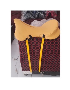 Selle de cheval en cuir robuste, conçue pour l'équitation d'endurance, offrant stabilité, équilibre et performances durables. - Product Image 4