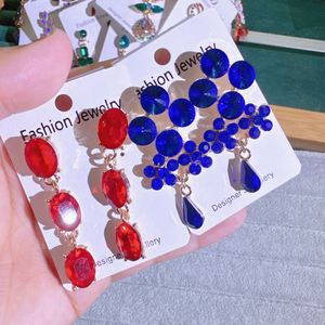 Boucles d'oreilles tendance pour femme en alliage de cuivre plaqué or 18 carats, avec strass en cristal et fixation griffe en argent S925, forme crochet - Product Image 3