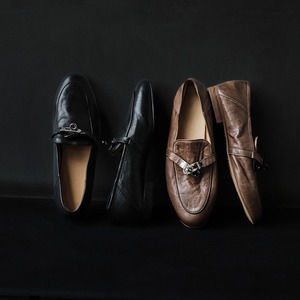 รองเท้าหนังผู้หญิงหัวกลม ส้นเตี้ย แบบใหม่สำหรับฤดูใบไม้ร่วง  ตกแต่งหัวเข็มขัดสีเงิน  ทำจากหนังแท้ทั้งด้านนอกและด้านใน - Product Image 4