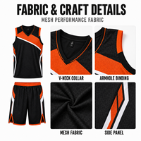 Seragam Basket Pria Geometris Hitam Oranye Kustom, Set Jersey dan Celana Pendek Jaring Sarang Lebah untuk Turnamen Basket Profesional