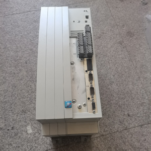 Variateur de vitesse EVF9325-EV 10KW EVF9300 pour LENZE EVF9325-EV - Product Image 1