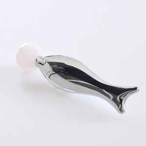Varita de Masaje Facial de Aleación de Zinc con Forma de Sirena y Rodillo de Cuarzo Rosa, Doble Función y Aplicador de Suero para Ojos, para Masaje Facial - Product Image 4