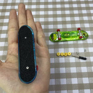 Vente en gros de <span class=keywords><strong>mini</strong></span> kit de planche à roulettes en plastique avec lumière LED jeu de planche à roulettes avec doigt - Product Image 4