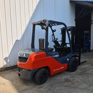 Chariot élévateur diesel 3T SAS OPS à faible consommation - 4 roues, tout-terrain, haute efficacité, mât à deux étages, solide/pneumatique - Product Image 2