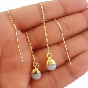 Boucles d'oreilles pendantes en argent 925 plaqué or avec perle d'eau douce, forme boule minimaliste, bijoux pour femmes à porter au quotidien - Product Image 1