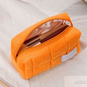 Pochette de voyage professionnelle en tissu écossais aux couleurs bonbon, avec intérieur en polyester et coton, sacs à maquillage personnalisés avec fermeture éclair - Product Image 3