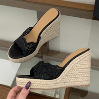Sandales d'été compensées à plateforme pour femmes, à bout ouvert, style soirée, avec semelle épaisse et motif tressé, talons hauts, type claquettes
