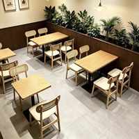 Ensemble de salle à manger commercial style forêt zen, table et chaises de café naturelles et apaisantes pour bar à domicile et restaurants de restauration rapide