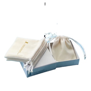 Pochette à bijoux en velours blanc personnalisée avec cordon de serrage, pochettes de luxe pour collier - Product Image 5
