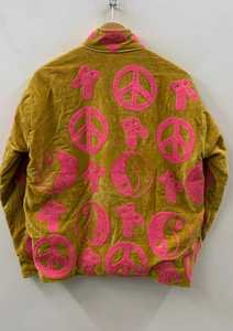 Veste courte d'hiver en velours Suzani, brodée motif œil de paix et champignon, style bohème, exportateur OEM Inde - Product Image 3