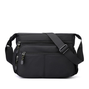 Sac à bandoulière personnalisé avec logo pour homme – Sacoche messager tendance - Product Image 2