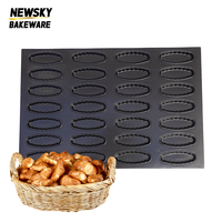 Plaque de cuisson rectangulaire durable avec 28 cavités individuelles, idéale pour les croissants, les pains et les brioches, facile à démouler