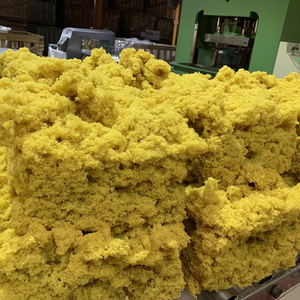 Caucho Natural Premium CV50 de Baiyue, Amarillo, Resistente a Altas Temperaturas, Materia Prima para Moldeo SVR, Fabricación de Neumáticos para Automóviles - Product Image 1