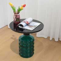 Tables basses modernes de forme ronde en verre vert Tables d'appoint pour lit Salles de conférence Avec plateau en verre et base Tables à thé haut de gamme