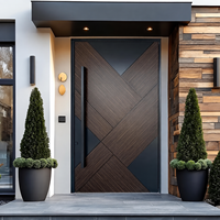 Portail de clôture de cour en aluminium avec serrure intelligente, panneau à grain de bois, design gravé CNC, portail d'entrée extérieur personnalisé pour villa et jardin