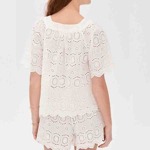 Ensemble deux pièces OEM personnalisé en coton 100% léger et luxueux, comprenant un haut à col carré style rétro avec bordure effet gelée et un short ajouré - Product Image 4