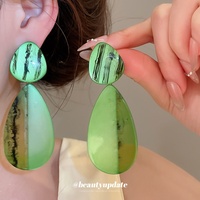 Boucles d'oreilles uniques en résine acrylique lucite, style européen et américain, forme géométrique triangulaire, goutte d'eau dégradée, effet aiguille d'argent