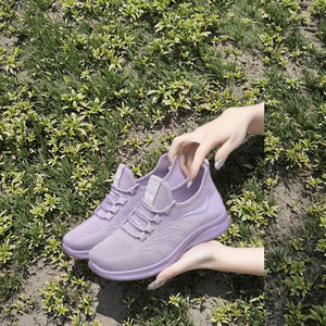 Chaussures de marche légères pour femmes avec semelle amortissante, lacets, tige en mesh, baskets de fitness, de gym et de tennis, vert émeraude, printemps été - Product Image 3