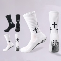 Chaussettes de football athlétiques en coton et nylon OEM personnalisées, avec logo sur le corps et poignets antidérapants, idéales pour l'automne et le football.
