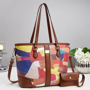 Bolsa de Mano Impermeable de Gran Capacidad para Mujer, Estilo Casual Acolchado, Bolso de Hombro Simple para Compras Diarias - Product Image 4