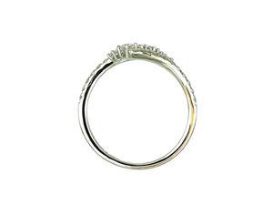 แหวนทองคำขาว 18K ประดับเพชรแบบฝังเรียงเป็นกลุ่มไม่สมมาตร เครื่องประดับสไตล์โมเดิร์นโรแมนติกสำหรับผู้หญิง - Product Image 3