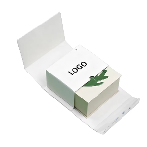 Boîte cadeau rigide de luxe pour <span class=keywords><strong>bougies</strong></span> |   Emballage en papier écologique avec logo en relief personnalisé - Product Image 2