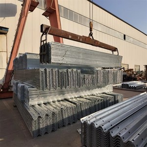 Kit Completo di Guardrail con Travi, Pali, Blocchi, Bulloni, Dadi e Terminali per l'Installazione Completa del Progetto - Product Image 4