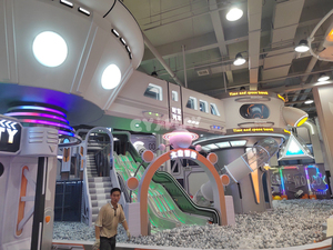 Solution clé en main certifiée ASTM sur le thème de l'espace, équipement de terrain de jeux intérieur interactif intelligent pour enfants avec <span class=keywords><strong>parc</strong></span> de trampolines - Product Image 2