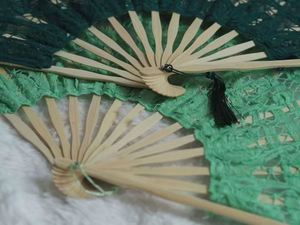 Éventails portables écologiques en bambou, style art populaire et publicitaire de dessins animés, motif décoratif pour mariages et soirées dansantes - Product Image 5