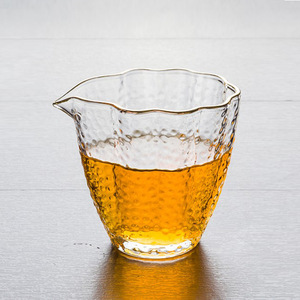 Taza de Vidrio Martillado con Diseño de Flor de Ciruelo, Dispensador de Té de Fondo Grueso, Estilo Oriental, Utensilio Transparente para la Ceremonia del Té - Product Image 1